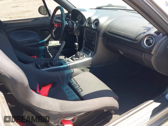 2003 Mazda MX-5 Miata Cloth with VIN JM1NB353930311340, listed as a IAAI auction lot 42145967 with 194,740 mi miles and . Bid and sale history available at DreamBid. Image 5.