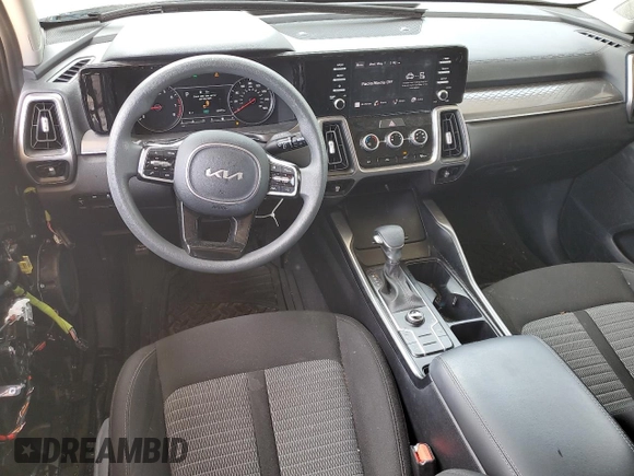 2023 Kia Sorento LX z VIN 5XYRG4LC0PG218539, wystawiony jako Copart lot #55832035 z przebiegiem 40 479 mil mil oraz Szkoda całkowita • Salvage title. Historia ofert i sprzedaży dostępna na DreamBid. Obrazek 8.