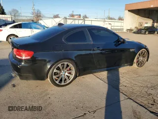 2010 BMW M3 z VIN WBSWD9C59AP363375, wystawiony jako Copart lot #82817564 z przebiegiem 130 714 mil mil oraz Czysty tytuł • Clean title. Historia ofert i sprzedaży dostępna na DreamBid. Obrazek 3.