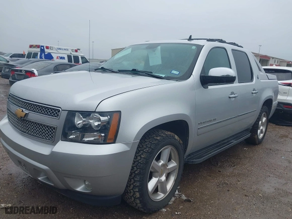 2013 Chevrolet Avalanche LTZ with VIN 3GNMCGE04DG109502, listed as a IAAI auction lot 41335363 with 166,877 mi miles. Bid and sale history available at carsss.com. Image 19.