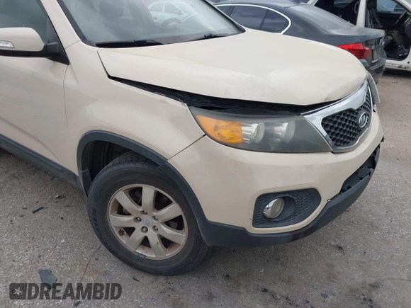 2011 Kia Sorento LX with VIN 5XYKT4A16BG081226, listed as a IAAI auction lot 41950053 with 246,359 mi miles. Bid and sale history available at carsss.com. Image 12.