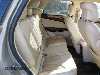 2015 Lincoln MKC z VIN 5LMCJ1A93FUJ26649, wystawiony jako IAAI lot #41832976 z przebiegiem 215 692 mil mil oraz . Historia ofert i sprzedaży dostępna na DreamBid. Obrazek 8.