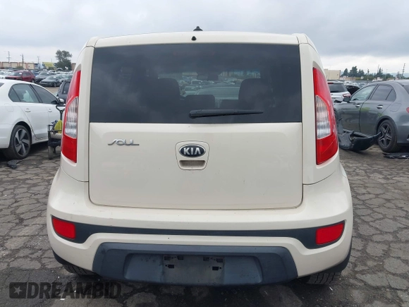 2013 Kia Soul + z VIN KNDJT2A63D7756770, wystawiony jako IAAI lot #41528323 z przebiegiem 124 423 mil mil oraz . Historia ofert i sprzedaży dostępna na DreamBid. Obrazek 17.