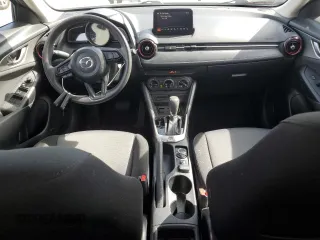 2018 Mazda CX-3 Sport z VIN JM1DKDB73J0331461, wystawiony jako Copart lot #58520265 z przebiegiem 69 458 mil mil oraz Szkoda całkowita • Salvage title. Historia ofert i sprzedaży dostępna na DreamBid. Obrazek 8.
