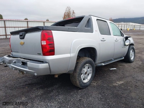 2010 Chevrolet Avalanche LT with VIN 3GNVKFE03AG298995, listed as a IAAI auction lot 40968285 with 125,197 mi miles. Bid and sale history available at carsss.com. Image 4.