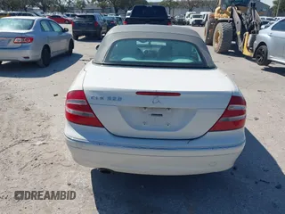 2004 Mercedes-Benz CLK 320 z VIN WDBTK65GX4T018556, wystawiony jako IAAI lot #41546296 z przebiegiem 100 585 mil mil oraz . Historia ofert i sprzedaży dostępna na DreamBid. Obrazek 16.