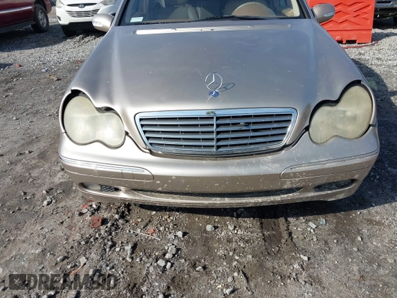 2003 Mercedes-Benz C 240 z VIN WDBRF61J03F336599, wystawiony jako IAAI lot #41435643 z przebiegiem Nie podano mil oraz . Historia ofert i sprzedaży dostępna na DreamBid. Obrazek 6.