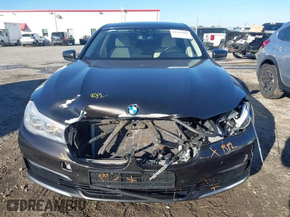 2017 BMW 7 Series ALPINA B7 xDrive with VIN WBA7F2C52HG422187, listed as a IAAI auction lot 41319169 with 114,883 mi miles. Bid and sale history available at carsss.com. Image 12.