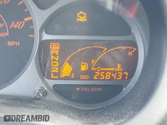 2000 Toyota Celica GT z VIN JTDDR32T1Y0053060, wystawiony jako IAAI lot #41572670 z przebiegiem 258 437 mil mil oraz . Historia ofert i sprzedaży dostępna na DreamBid. Obrazek 7.