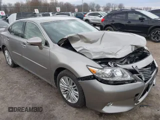 2015 Lexus ES with VIN JTHBK1GG4F2204307, listed as a IAAI auction lot 42025964 with 98,095 mi miles. Bid and sale history available at carsss.com. Image 1.