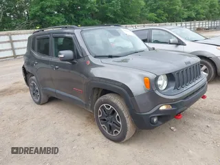 2017 Jeep Renegade Trailhawk z VIN ZACCJBCB0HPF64059, wystawiony jako IAAI lot #42280420 z przebiegiem 152 936 mil mil oraz . Historia ofert i sprzedaży dostępna na DreamBid. Obrazek 1.