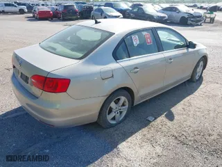 2013 Volkswagen Jetta Sedan TDI w/Premium with VIN 3VWLL7AJ1DM223278, listed as a IAAI auction lot 42024181 with 124,970 mi miles. Bid and sale history available at carsss.com. Image 4.