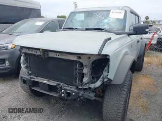 2023 Ford Bronco с VIN 1FMEE5DP0PLA97359, выставлен на аукционе IAAI как лот 42130581 с пробегом 32 335 миль миль и . История ставок и продаж доступна на DreamBid. Изображение 13.