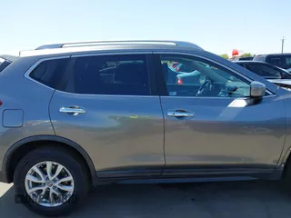 2018 Nissan Rogue SV with VIN KNMAT2MVXJP555608, listed as a IAAI auction lot 41980026 with 127,909 mi miles and . Bid and sale history available at carsss.com. Image 14.