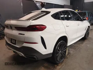 2022 BMW X6 M50i z VIN 5UXCY8C05N9J18577, wystawiony jako IAAI lot #41982042 z przebiegiem 64 155 mil mil oraz . Historia ofert i sprzedaży dostępna na DreamBid. Obrazek 4.