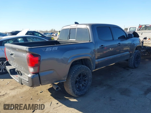2021 Toyota Tacoma SR z VIN 3TYAX5GN3MT023665, wystawiony jako IAAI lot #41399435 z przebiegiem 53 552 mil mil oraz . Historia ofert i sprzedaży dostępna na DreamBid. Obrazek 4.