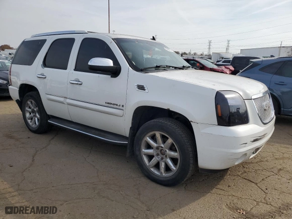 2007 GMC Yukon Denali with VIN 1GKFK63897J320368, listed as a Copart auction lot 77888774 with 233,584 mi miles and Clean Title. Bid and sale history available at carsss.com. Image 4.