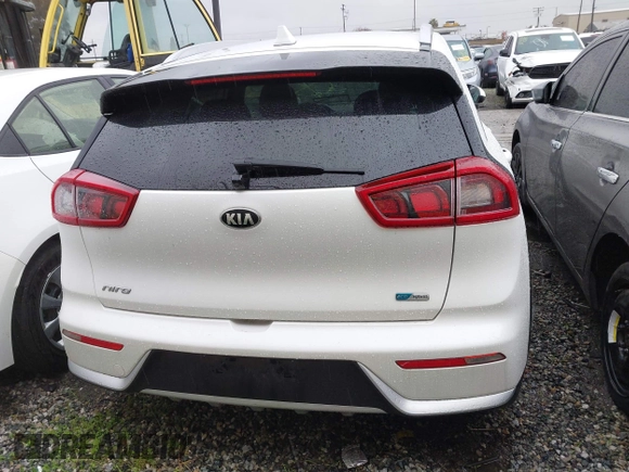 2017 Kia Niro FE with VIN KNDCB3LC2H5085064, listed as a IAAI auction lot 41532004 with 147,057 mi miles. Bid and sale history available at carsss.com. Image 17.