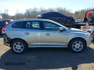2015 Volvo XC60 z VIN YV4940RAXF2612546, wystawiony jako IAAI lot #41787624 z przebiegiem 92 452 mil mil oraz . Historia ofert i sprzedaży dostępna na DreamBid. Obrazek 13.