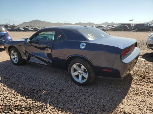 2013 Dodge Challenger SXT z VIN 2C3CDYAG5DH695223, wystawiony jako Copart lot #57690455 z przebiegiem 76 831 mil mil oraz Szkoda całkowita • Salvage title. Historia ofert i sprzedaży dostępna na DreamBid. Obrazek 2.