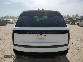 2024 Land Rover Range Rover SE z VIN SALKPBFUXRA200006, wystawiony jako Copart lot #56496285 z przebiegiem 29 459 mil mil oraz Szkoda całkowita • Salvage title. Historia ofert i sprzedaży dostępna na DreamBid. Obrazek 6.