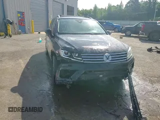 2016 Volkswagen Touareg Sport z VIN WVGEP9BP3GD004865, wystawiony jako Copart lot #87610915 z przebiegiem Nie podano mil oraz Szkoda całkowita • Salvage title. Historia ofert i sprzedaży dostępna na DreamBid. Obrazek 16.
