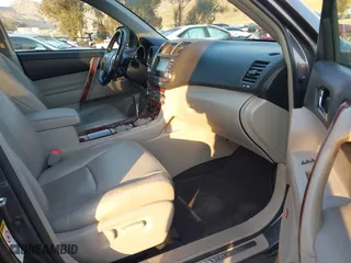 2011 Toyota Highlander Limited with VIN 5TDYK3EH0BS041953, listed as a IAAI auction lot 41429353 with 203,327 mi miles. Bid and sale history available at carsss.com. Image 5.