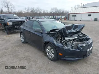 2014 Chevrolet Cruze LS z VIN 1G1PA5SHXE7210933, wystawiony jako IAAI lot #41905524 z przebiegiem 191 838 mil mil oraz . Historia ofert i sprzedaży dostępna na DreamBid. Obrazek 1.