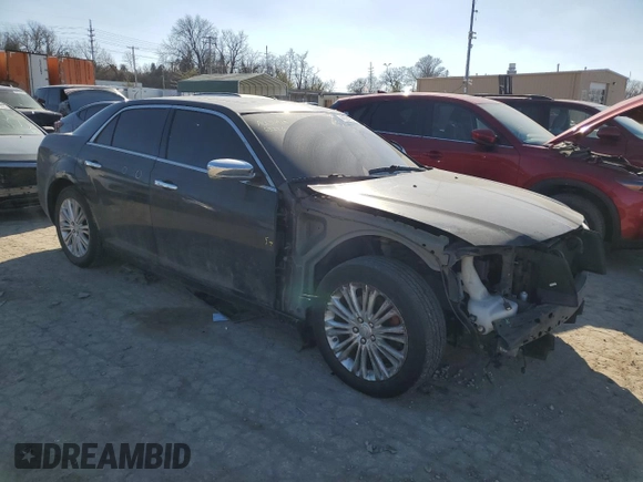 2013 Chrysler 300 C z VIN 2C3CCAKT4DH600916, wystawiony jako Copart lot #42281255 z przebiegiem 173 998 mil mil oraz Szkoda całkowita • Salvage title. Historia ofert i sprzedaży dostępna na DreamBid. Obrazek 4.