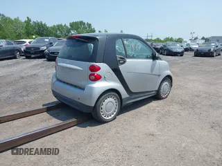 2015 Smart fortwo Passion z VIN WMEEJ3BA6FK793068, wystawiony jako IAAI lot #42007847 z przebiegiem 42 313 mil mil oraz . Historia ofert i sprzedaży dostępna na DreamBid. Obrazek 4.