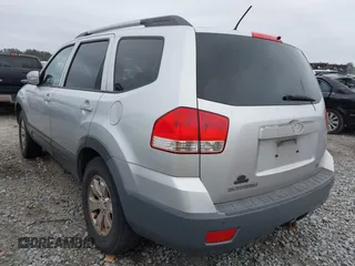 2009 Kia Borrego LX with VIN KNDJJ741395023592, listed as a IAAI auction lot 41554393 with 428,680 mi miles. Bid and sale history available at carsss.com. Image 3.