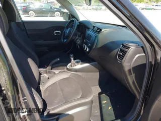 2019 Kia Soul z VIN KNDJN2A29K7017178, wystawiony jako IAAI lot #42310550 z przebiegiem 50 087 mil mil oraz . Historia ofert i sprzedaży dostępna na DreamBid. Obrazek 5.