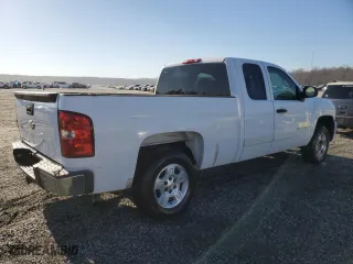 2008 Chevrolet Silverado 1500 Work Truck with VIN 1GCEC19C28Z117070, listed as a Copart auction lot 46615375 with 265,782 mi miles and Salvage Title. Bid and sale history available at carsss.com. Image 3.