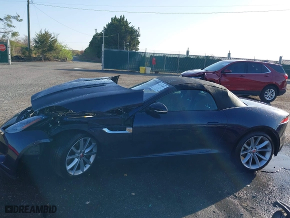2019 Jaguar F-TYPE P300 with VIN SAJDD5GX3KCK62586, listed as a IAAI auction lot 41921001 with 30,099 mi miles. Bid and sale history available at carsss.com. Image 15.