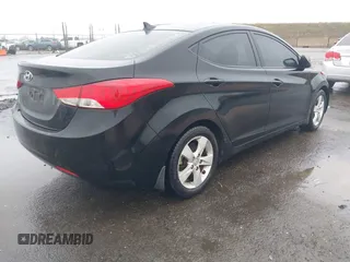 2013 Hyundai Elantra GLS z VIN 5NPDH4AE5DH333816, wystawiony jako IAAI lot #41213434 z przebiegiem 151 085 mil mil oraz . Historia ofert i sprzedaży dostępna na DreamBid. Obrazek 4.