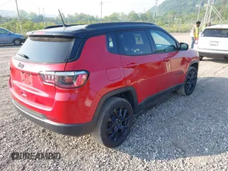 2024 Jeep Compass Latitude with VIN 3C4NJDBN8RT592122, listed as a IAAI auction lot 42375753 with 8,187 mi miles and . Bid and sale history available at DreamBid. Image 4.
