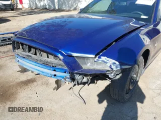 2014 Ford Mustang V6 z VIN 1ZVBP8EM5E5315477, wystawiony jako IAAI lot #42222514 z przebiegiem 215 618 mil mil oraz . Historia ofert i sprzedaży dostępna na DreamBid. Obrazek 6.
