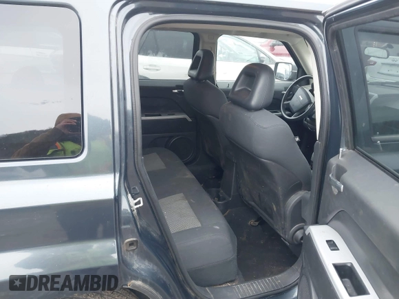 2008 Jeep Patriot Sport with VIN 1J8FF28W48D660679, listed as a IAAI auction lot 41496864 with 163,637 mi miles. Bid and sale history available at carsss.com. Image 8.
