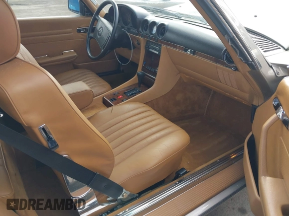 1988 Mercedes-Benz 560 with VIN WDBBA48D4JA080448, listed as a IAAI auction lot 40978039 with 40,237 mi miles. Bid and sale history available at carsss.com. Image 5.