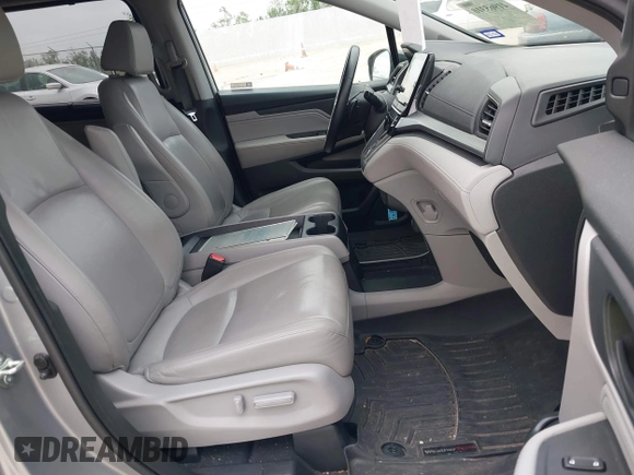 2019 Honda Odyssey Touring with VIN 5FNRL6H89KB045003, listed as a IAAI auction lot 41965310 with 69,043 mi miles. Bid and sale history available at carsss.com. Image 5.