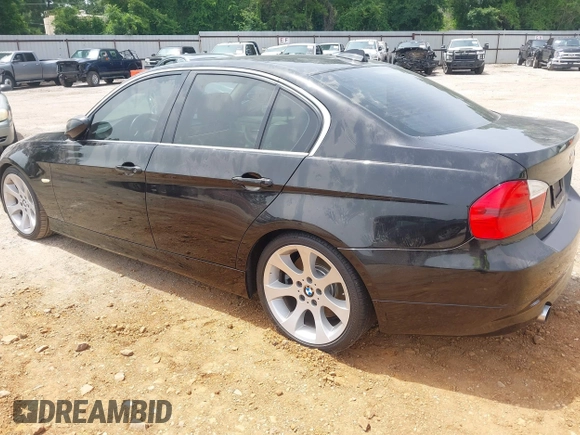 2008 BMW 3 Series 335i z VIN WBAVB77518NH78042, wystawiony jako IAAI lot #42267735 z przebiegiem Nie podano mil oraz . Historia ofert i sprzedaży dostępna na DreamBid. Obrazek 3.