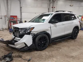 2024 Honda Passport Black Edition with VIN 5FNYF8H86RB001825, listed as a IAAI auction lot 41019497 with 15,884 mi miles and . Bid and sale history available at DreamBid. Image 17.