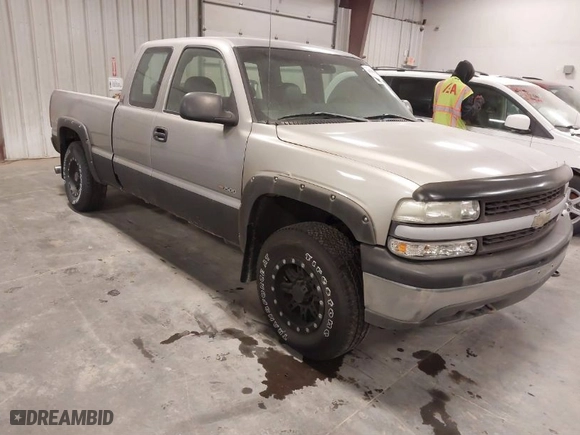 2000 Chevrolet Silverado 1500 LS with VIN 2GCEK19T8Y1172540, listed as a IAAI auction lot 41381527 with 192,991 mi miles. Bid and sale history available at carsss.com. Image 1.