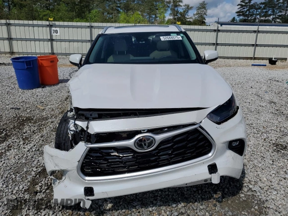 2023 Toyota Highlander L z VIN 5TDKDRAH7PS519415, wystawiony jako Copart lot #52688075 z przebiegiem 24 022 mil mil oraz Szkoda całkowita • Salvage title. Historia ofert i sprzedaży dostępna na DreamBid. Obrazek 5.