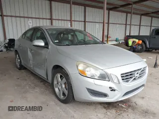 2012 Volvo S60 T5 with VIN YV1622FS5C2139939, listed as a IAAI auction lot 41625901 with 137,278 mi miles. Bid and sale history available at carsss.com. Image 1.