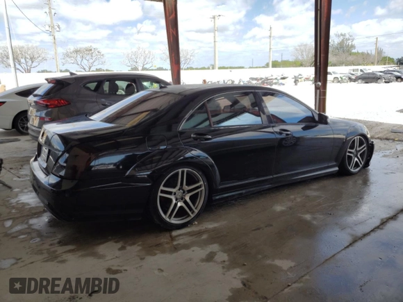2013 Mercedes-Benz S 550 with VIN WDDNG7DB3DA537070, listed as a Copart auction lot 54398295 with 61,577 mi miles and Salvage Title. Bid and sale history available at carsss.com. Image 3.