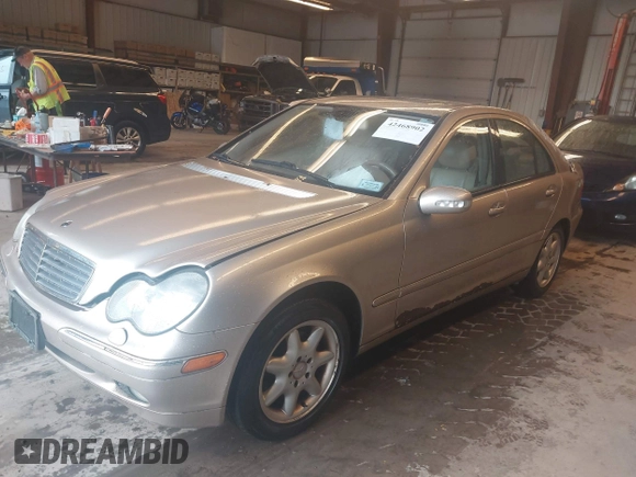 2002 Mercedes-Benz C 230/260/280/320 z VIN WDBRF61J82E005564, wystawiony jako IAAI lot #42468902 z przebiegiem 96 122 mil mil oraz . Historia ofert i sprzedaży dostępna na DreamBid. Obrazek 17.