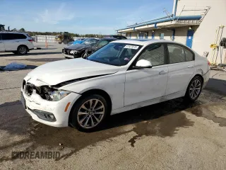 2017 BMW 3 Series 320i z VIN WBA8A9C57HK619767, wystawiony jako Copart lot #47427675 z przebiegiem 174 653 mil mil oraz Szkoda całkowita • Salvage title. Historia ofert i sprzedaży dostępna na DreamBid. Obrazek 1.