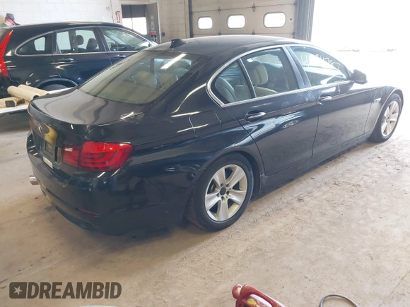 2011 BMW 5 Series 528i with VIN WBAFR1C50BC736884, listed as a IAAI auction lot 41834787 with 284,117 mi miles and . Bid and sale history available at carsss.com. Image 4.