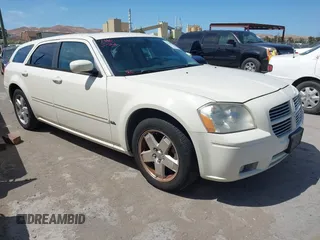 2005 Dodge Magnum SXT z VIN 2D8GZ48V55H688447, wystawiony jako IAAI lot #42349578 z przebiegiem 152 496 mil mil oraz . Historia ofert i sprzedaży dostępna na DreamBid. Obrazek 1.